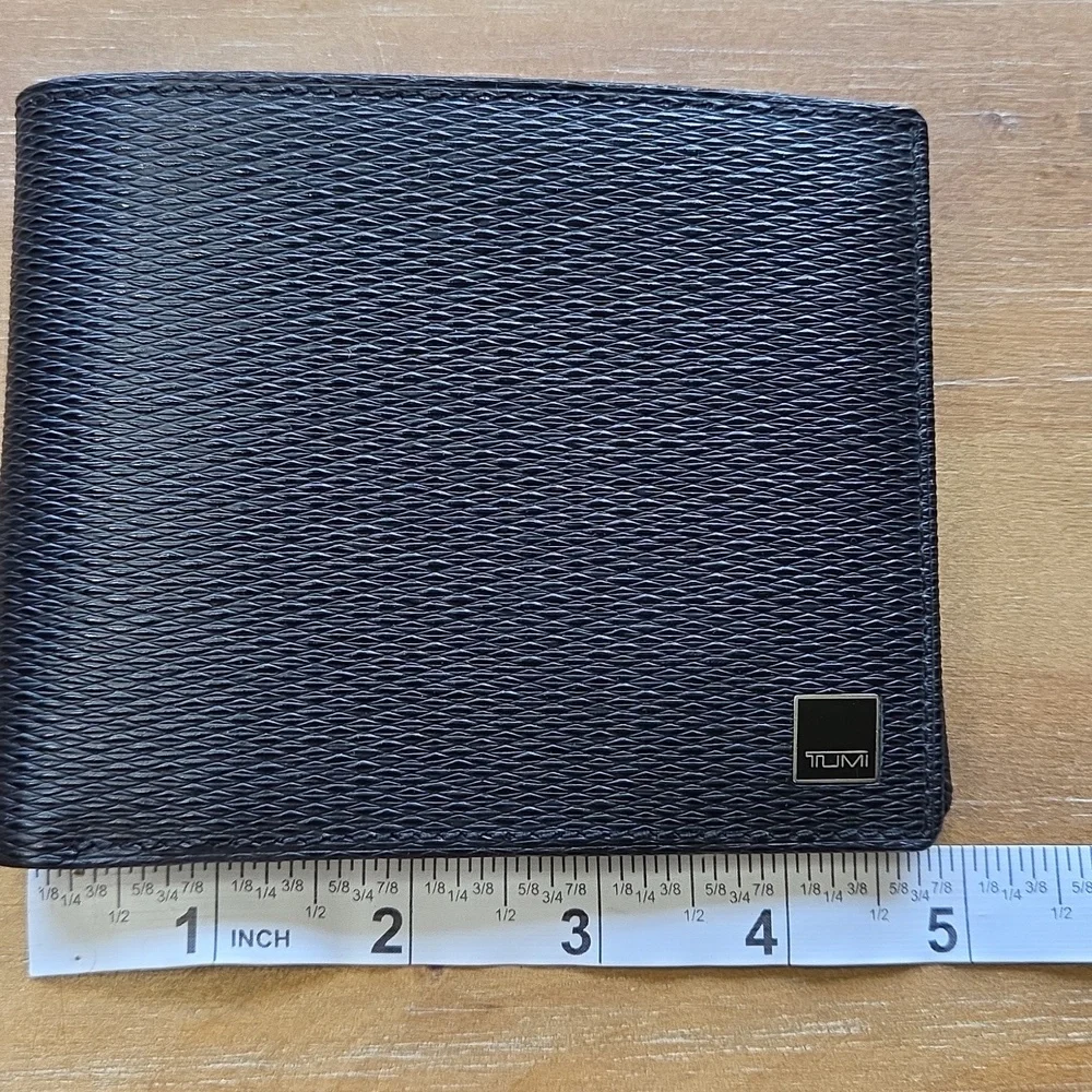 Tumi Black Textured Mens Bi-fold Wallet NWOT